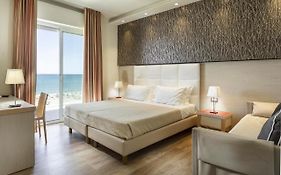 Hotel Kursaal - Fronte Mare Con Piscina